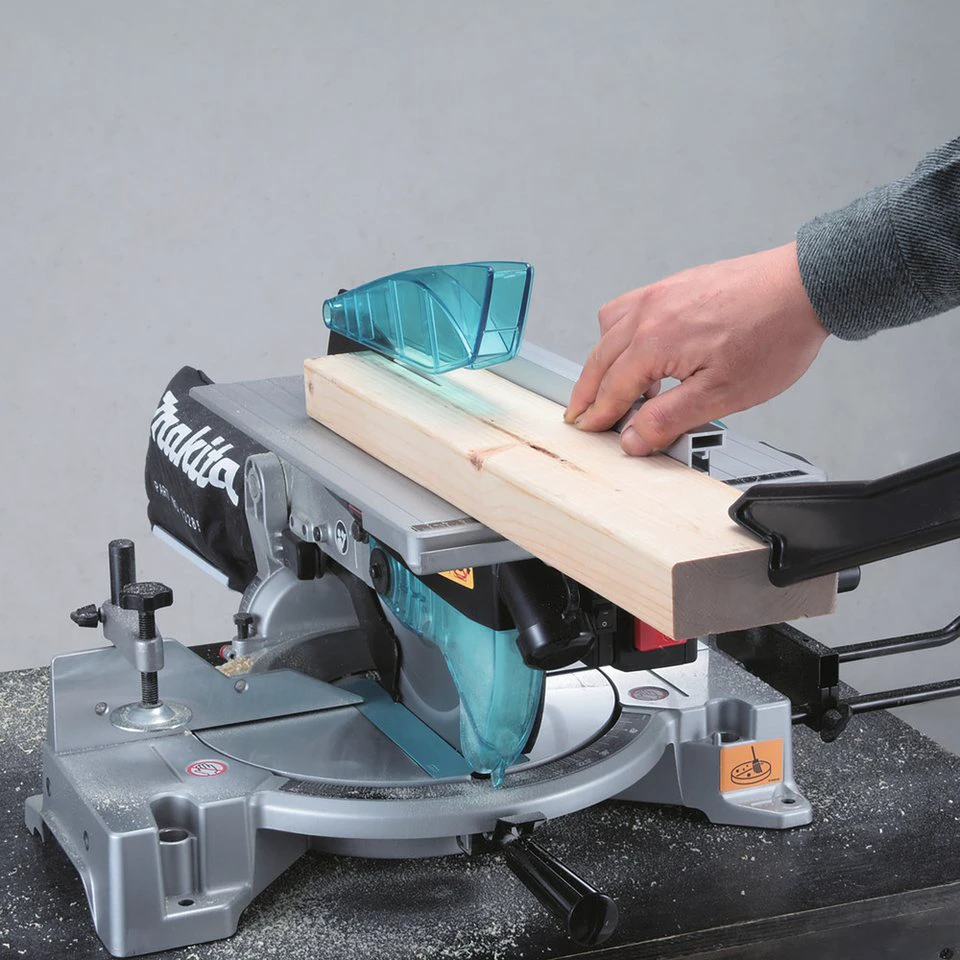 Makita Zug-, Kapp- und Gehrungssäge LH1040 1.650 W 260 mm