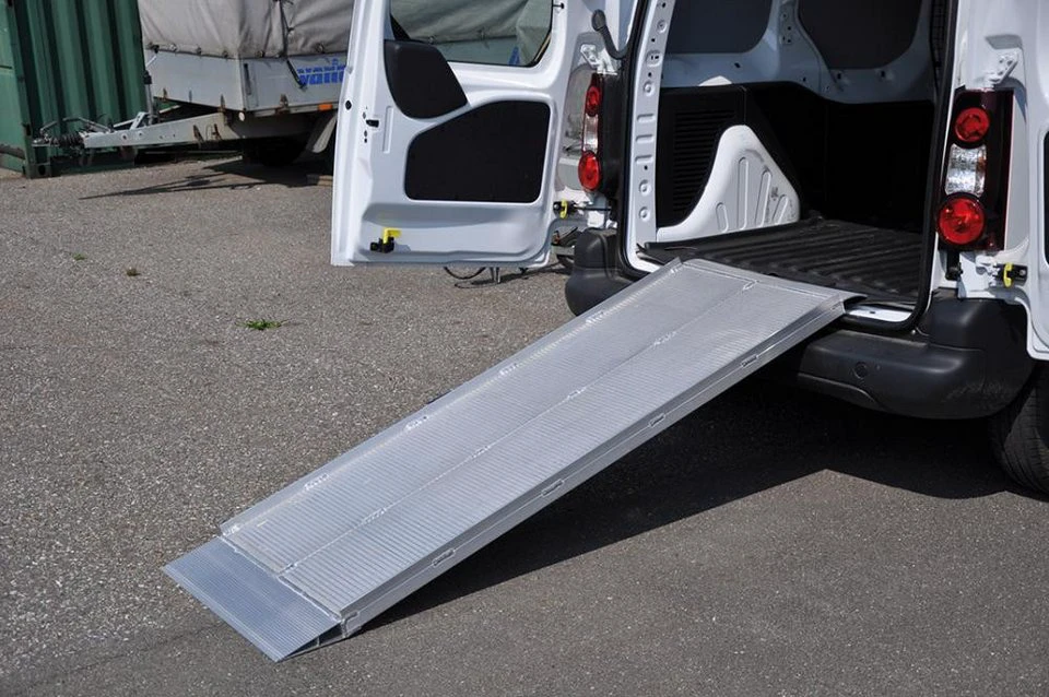 ELC Absperrkette Breitrampen mit Rand Typ 2400L-700V
